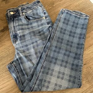 American Eagle Mom Straight Jeans